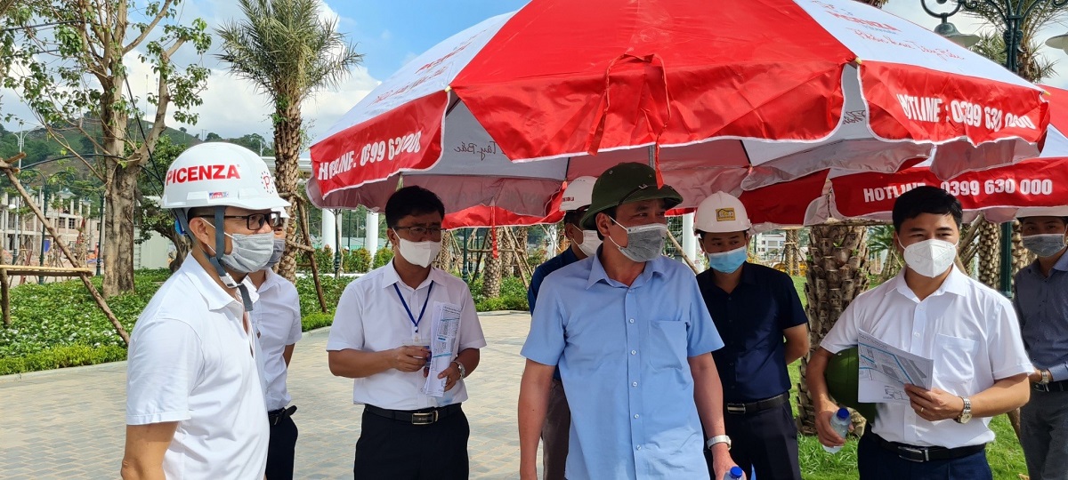 Đồng chí Lê Hồng Minh (Áo xanh chính giữa ảnh) – Phó chủ tịch UBND tỉnh Sơn La cùng đoàn kiểm tra thực địa tại dự án Picenza Riverside